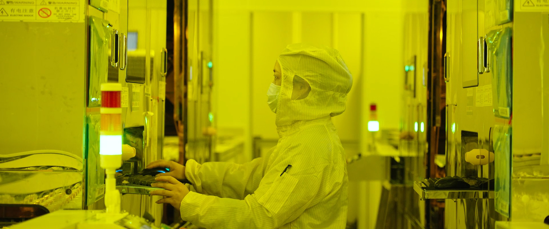 Technician operating production equipment for HIGROWSIR custom grow light PCBA manufacturing.